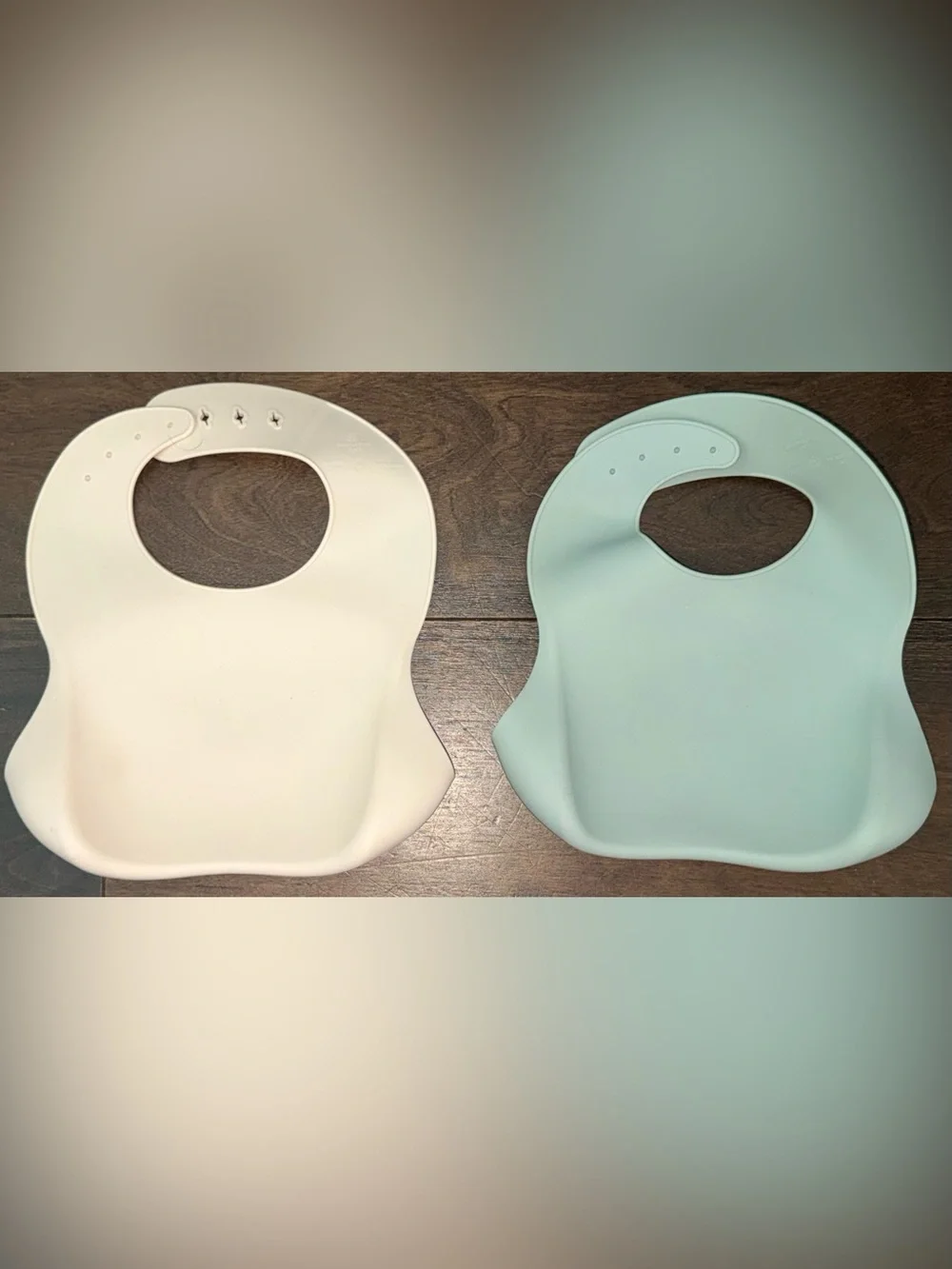 AEIOU Silicone Baby Bib Set of 2 Sage Green & Cream Adjustable Catch Pocket